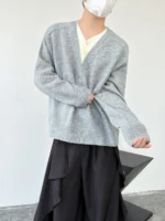 Свитер «BKYC Studio Layered V-Neck Henley Sweater» — изображение 2